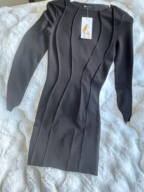 NWT PRETTY GARDEN BLACK LONG SLEEVE CONTOURED SZ. SMALL